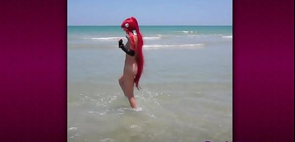  Cosplay yoko flashing at beach